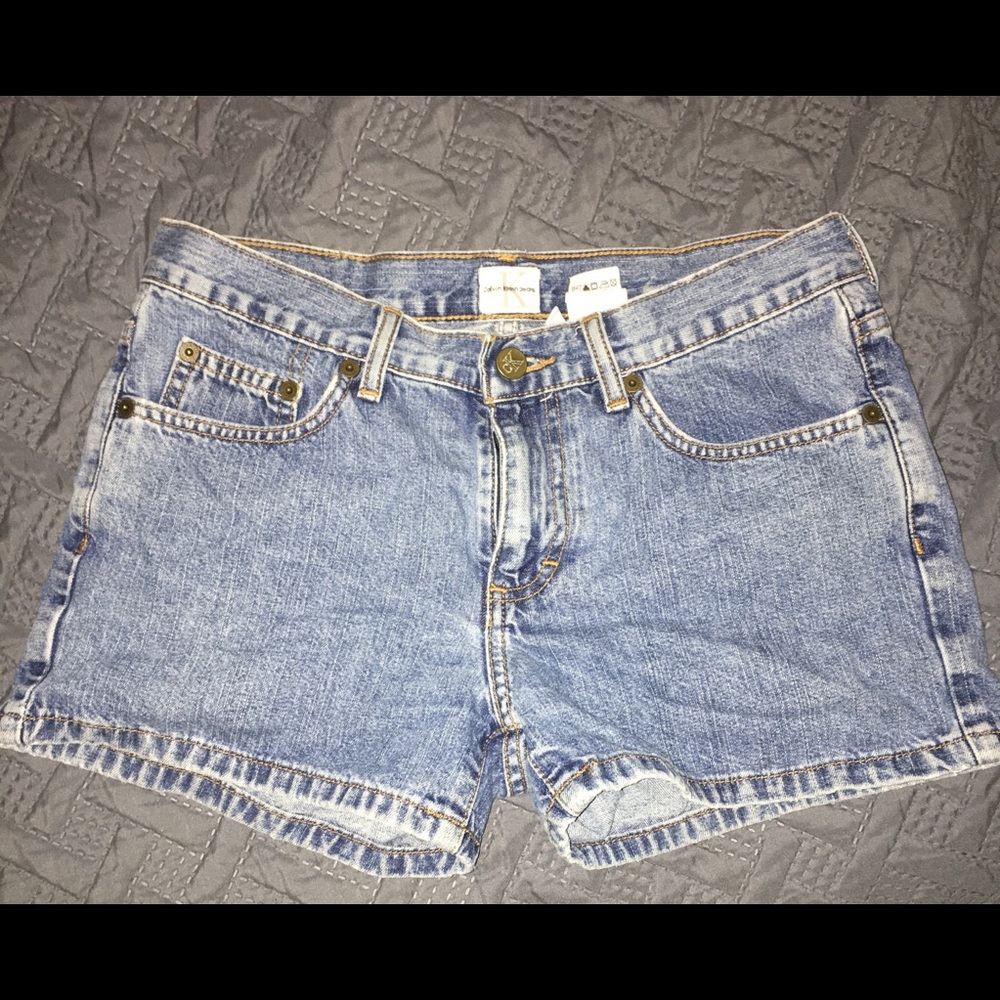 Basic staple shorts